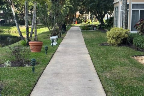 Condominio en venta en Lauderdale Lakes, Florida, 2 dormitorios, 87.7 m2 № 1694953 - foto 12