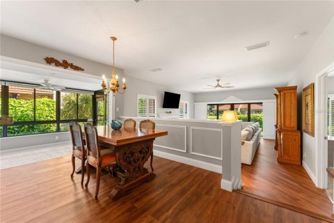 House in Sarasota, Florida 3 bedrooms, 162.02 sq.m. № 2430565 - photo 6