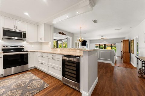 House in Sarasota, Florida 3 bedrooms, 162.02 sq.m. № 2430565 - photo 7