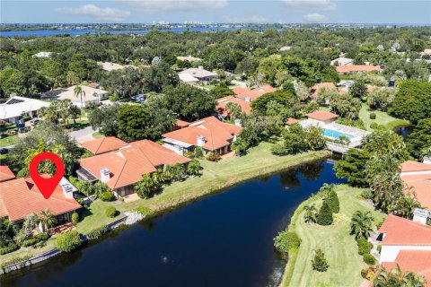 House in Sarasota, Florida 3 bedrooms, 162.02 sq.m. № 2430565 - photo 24