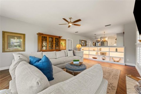 House in Sarasota, Florida 3 bedrooms, 162.02 sq.m. № 2430565 - photo 5