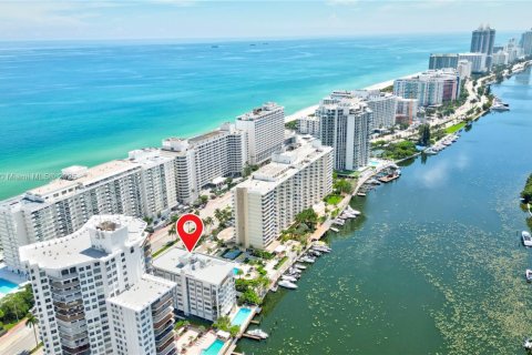 Copropriété à vendre à Miami Beach, Floride: 2 chambres, 179.77 m2 № 1927440 - photo 7