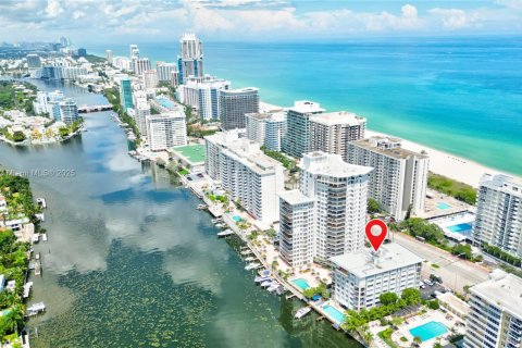 Copropriété à vendre à Miami Beach, Floride: 2 chambres, 179.77 m2 № 1927440 - photo 8