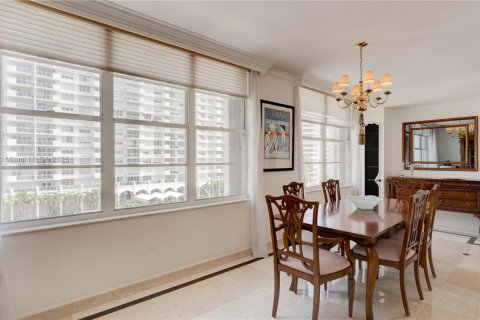Copropriété à vendre à Miami Beach, Floride: 2 chambres, 179.77 m2 № 1927440 - photo 18