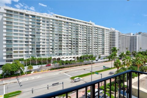 Copropriété à vendre à Miami Beach, Floride: 2 chambres, 179.77 m2 № 1927440 - photo 30
