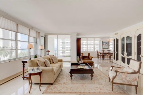 Copropriété à vendre à Miami Beach, Floride: 2 chambres, 179.77 m2 № 1927440 - photo 15