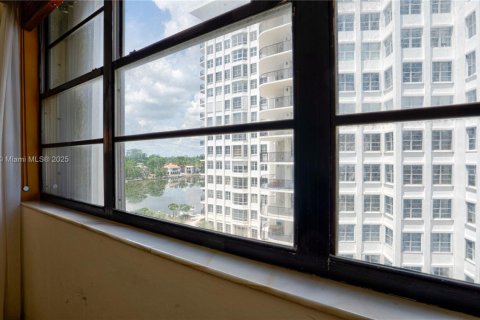 Copropriété à vendre à Miami Beach, Floride: 2 chambres, 179.77 m2 № 1927440 - photo 14