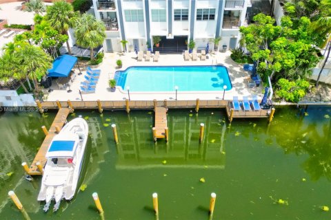 Copropriété à vendre à Miami Beach, Floride: 2 chambres, 179.77 m2 № 1927440 - photo 6