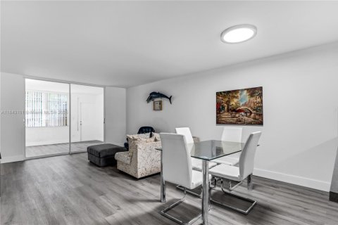 Купить кондоминиум в Майами, Флорида 1 комната, 93.09м2, № 1836269 - фото 4