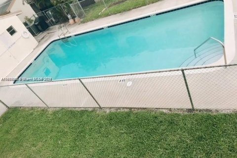 Condo in Margate, Florida, 2 bedrooms  № 1952235 - photo 7