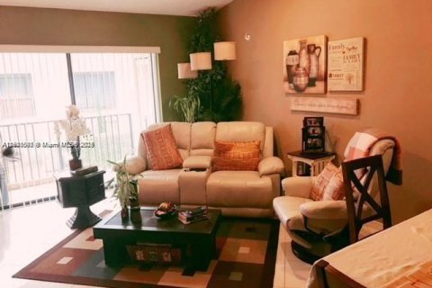 Condo in Margate, Florida, 2 bedrooms  № 1952235 - photo 4