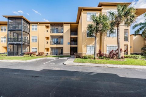 Condo in Tampa, Florida, 1 bedroom  № 1424653 - photo 1