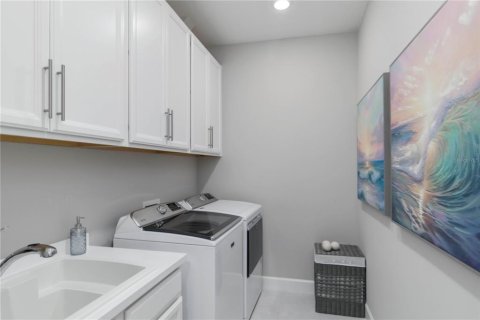 House in Bradenton, Florida 2 bedrooms, 144.74 sq.m. № 1758010 - photo 26