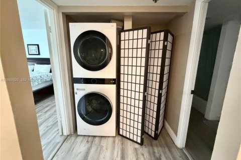 Condo in Sunny Isles Beach, Florida, 2 bedrooms  № 2067582 - photo 7