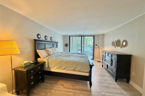 Condo in Sunny Isles Beach, Florida, 2 bedrooms  № 2067582 - photo 9