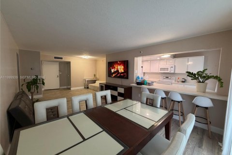 Condo in Sunny Isles Beach, Florida, 2 bedrooms  № 2067582 - photo 2