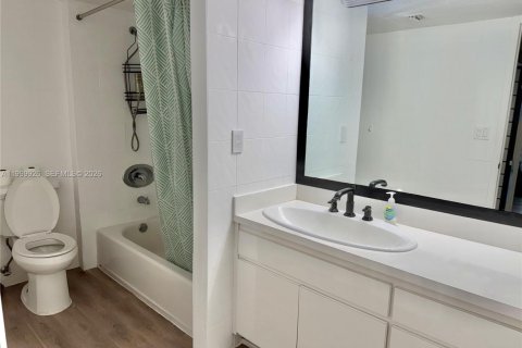 Condo in Sunny Isles Beach, Florida, 2 bedrooms  № 2067582 - photo 10