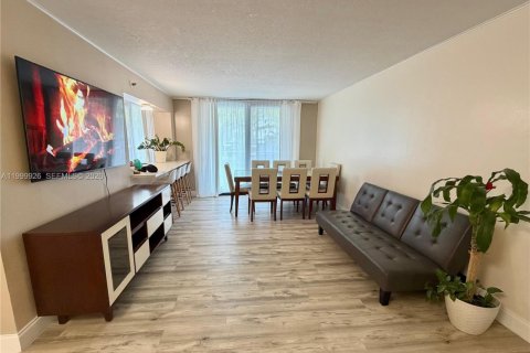 Condo in Sunny Isles Beach, Florida, 2 bedrooms  № 2067582 - photo 3