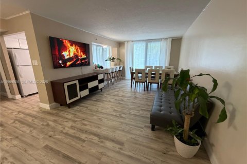 Condo in Sunny Isles Beach, Florida, 2 bedrooms  № 2067582 - photo 4