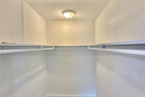 Apartment in Fort Lauderdale, Florida 1 bedroom, 70.61 sq.m. № 2022150 - photo 23