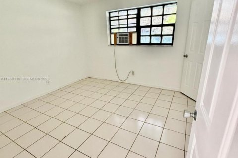 Apartamento en alquiler en Fort Lauderdale, Florida, 1 dormitorio, 246.56 m2 № 2030154 - foto 24
