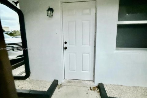 Apartamento en alquiler en Fort Lauderdale, Florida, 1 dormitorio, 246.56 m2 № 2030154 - foto 4