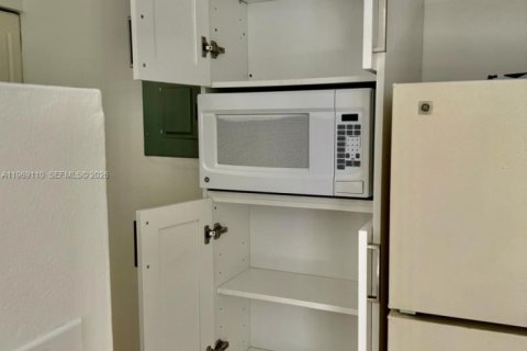 Apartamento en alquiler en Fort Lauderdale, Florida, 1 dormitorio, 246.56 m2 № 2030154 - foto 27