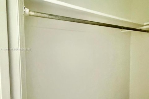 Apartamento en alquiler en Fort Lauderdale, Florida, 1 dormitorio, 246.56 m2 № 2030154 - foto 11