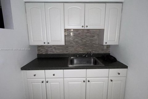 Apartamento en alquiler en Fort Lauderdale, Florida, 1 dormitorio, 246.56 m2 № 2030154 - foto 5