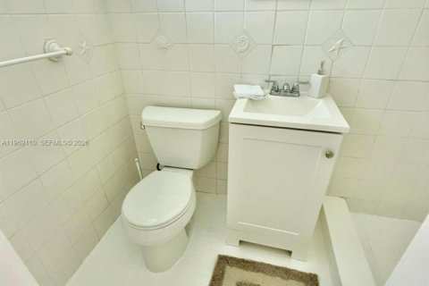 Apartamento en alquiler en Fort Lauderdale, Florida, 1 dormitorio, 246.56 m2 № 2030154 - foto 28