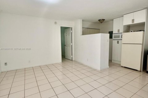 Apartamento en alquiler en Fort Lauderdale, Florida, 1 dormitorio, 246.56 m2 № 2030154 - foto 21