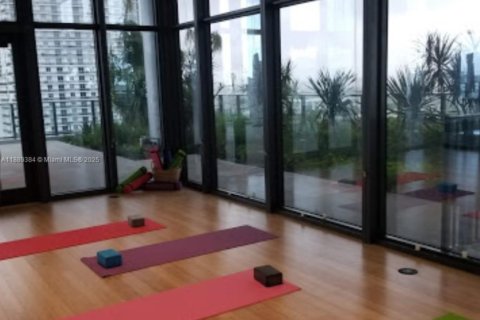 Condo in Miami, Florida, 2 bedrooms  № 1939069 - photo 21