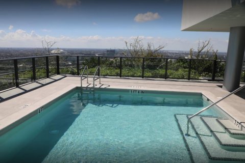 Condo in Miami, Florida, 2 bedrooms  № 1939069 - photo 17