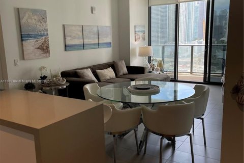 Condo in Miami, Florida, 2 bedrooms  № 1939069 - photo 2