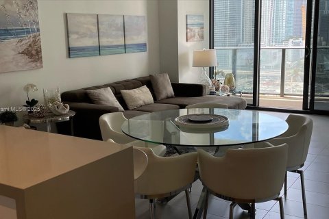 Condo in Miami, Florida, 2 bedrooms  № 1939069 - photo 1