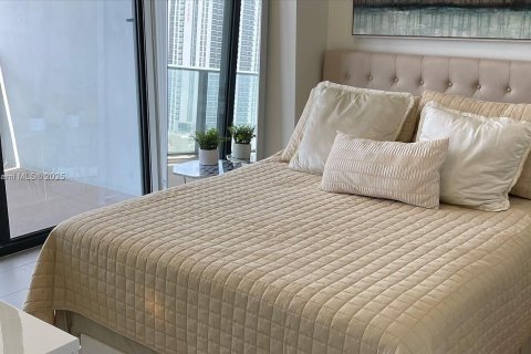 Condo in Miami, Florida, 2 bedrooms  № 1939069 - photo 7