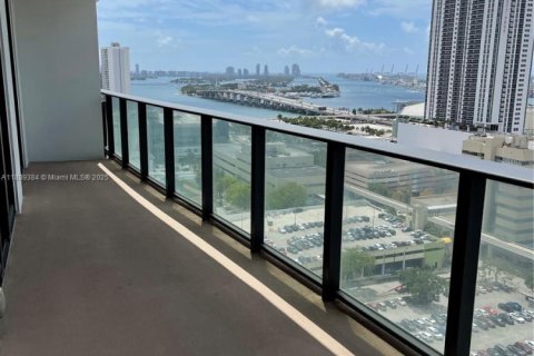 Condo in Miami, Florida, 2 bedrooms  № 1939069 - photo 5