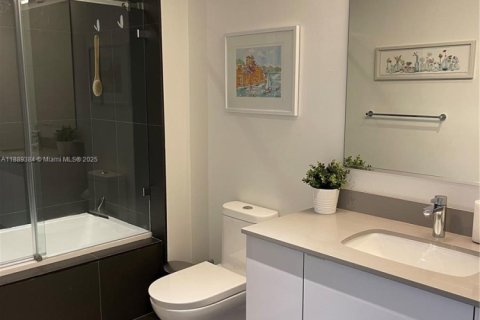 Condo in Miami, Florida, 2 bedrooms  № 1939069 - photo 12