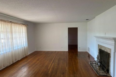 Casa en alquiler en Ocala, Florida, 4 dormitorios, 318.28 m2 № 2111943 - foto 5