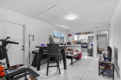 Снять в аренду виллу или дом в Майами, Флорида 4 спальни, 205.13м2, № 1988702 - фото 4