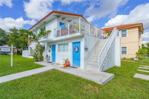 Снять в аренду виллу или дом в Майами, Флорида 4 спальни, 205.13м2, № 1988702 - фото 1