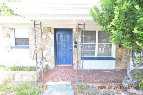 Villa ou maison à louer à Saint Petersburg, Floride: 3 chambres, 96.99 m2 № 2403405 - photo 5