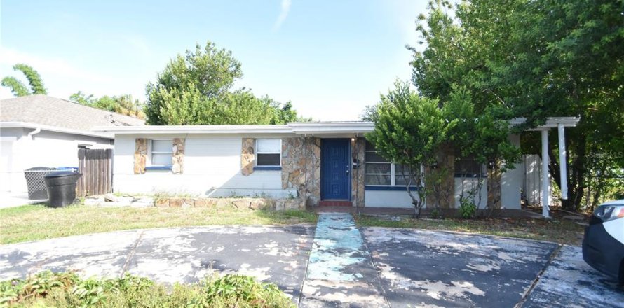 Villa ou maison à Saint Petersburg, Floride 3 chambres, 96.99 m2 № 2403405