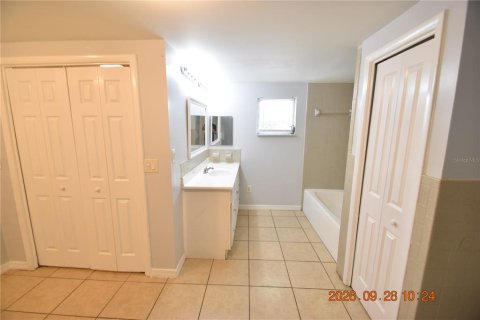 Villa ou maison à louer à Saint Petersburg, Floride: 3 chambres, 96.99 m2 № 2403405 - photo 25