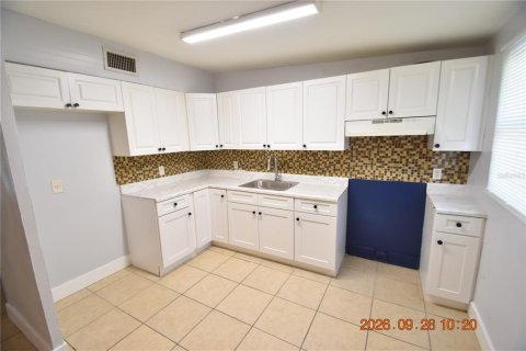 Villa ou maison à louer à Saint Petersburg, Floride: 3 chambres, 96.99 m2 № 2403405 - photo 20