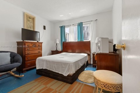 Condo in Lauderhill, Florida, 2 bedrooms  № 2085704 - photo 9