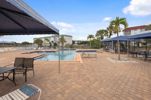 Condo in Lauderhill, Florida, 2 bedrooms  № 2085704 - photo 13