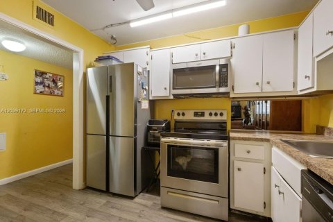 Condo in Lauderhill, Florida, 2 bedrooms  № 2085704 - photo 5