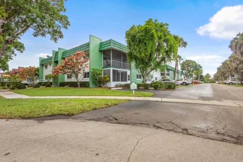 Condo in Lauderhill, Florida, 2 bedrooms  № 2085704