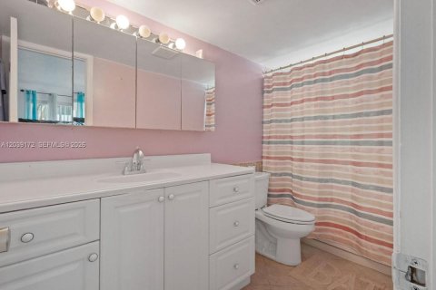 Condo in Lauderhill, Florida, 2 bedrooms  № 2085704 - photo 6
